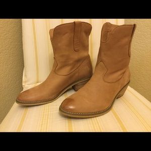Crown Vintage Camel Boot